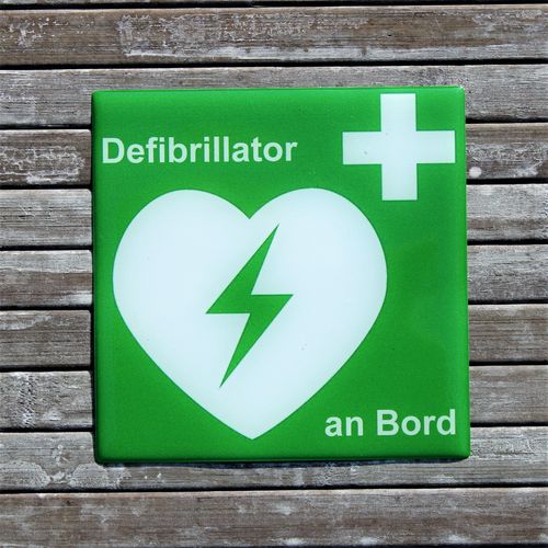 AED-3D-Aufkleber "Defibrillator an Bord"